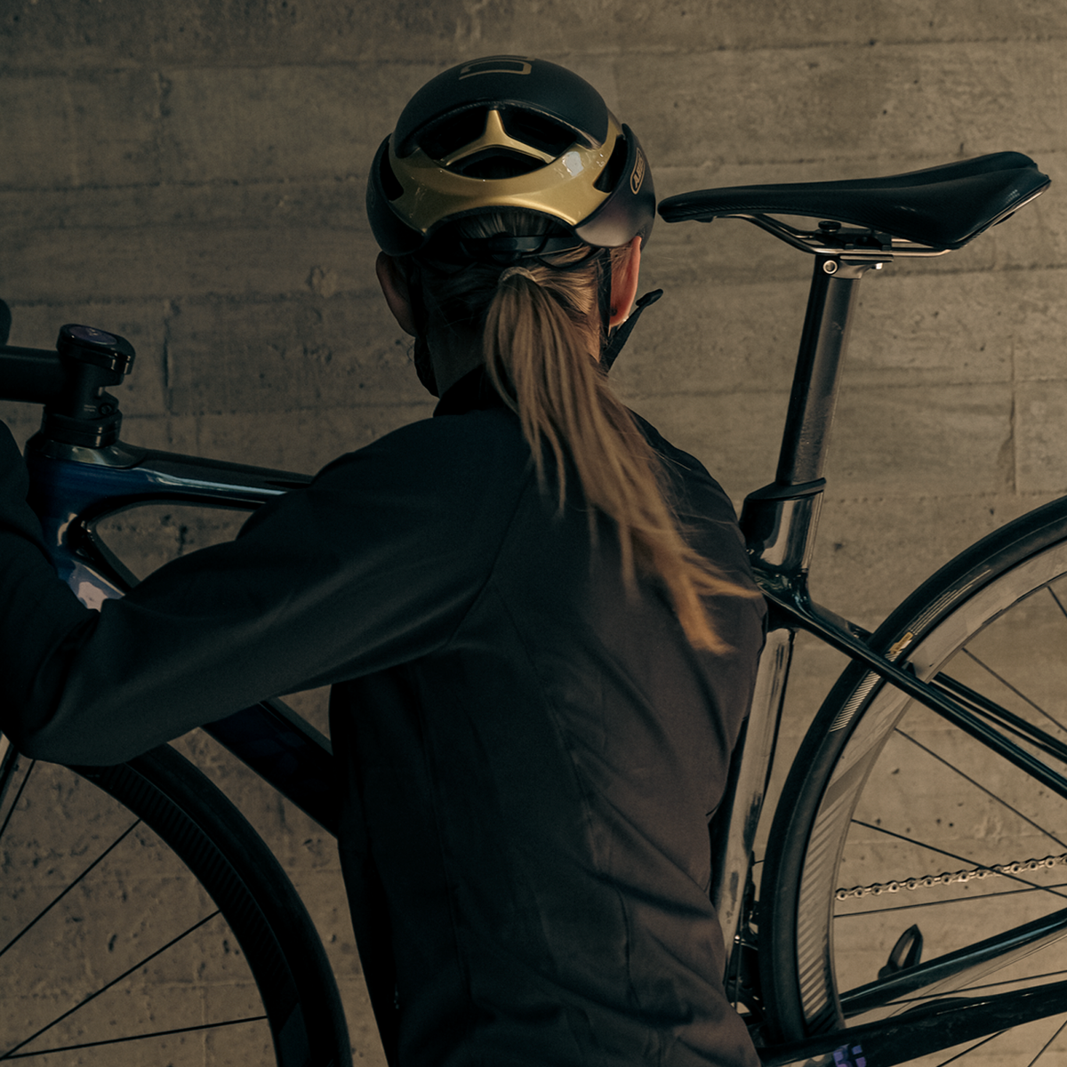 WINDING ROAD BLACK-W