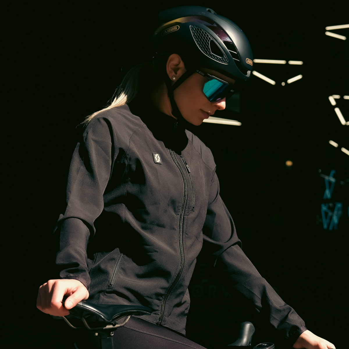 WINDING ROAD BLACK-W